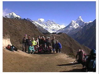 �S���ŋL�O�ʐ^�B�ቌ��f���Ă���̂��T�K���}�[�^