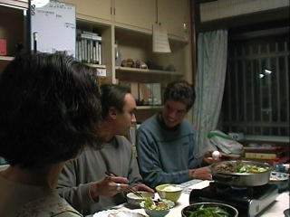 ���̗��@���ŐH�ׂ�H�Hcomer algo crudo este huevo?? 