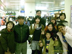 �O�̃z�X�g�t�@�~���[�ɖ{�����Ƃ���������ɋ삯���āE�E�E�B