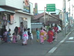 ���߂𒅂����킢�����̎q�B