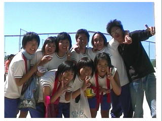 �z�A���ƃX�e�L�ȃN���X���[�g�{�������B"Juan con mucho amigos"