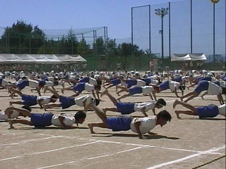 �����@�ɂ��I�@�����@�ɂ��I hacer tradicional gimnasia de la escuela