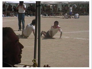 �}��������]�������������Ȃ����`�I�IDios! el tropezo con una piedra