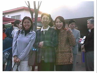 �}���[�V�A����̗��w���ƃz�X�g�t�@�~��[