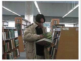 �����}���قɂē��{��̃r�f�I�e�[�v�؂��