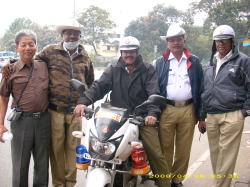 �C���h�̌x�@���͈В����Ă���