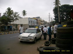 ���H�̐^�񒆂Ń^�C���������Ă����@�I�C�I�I�C�I