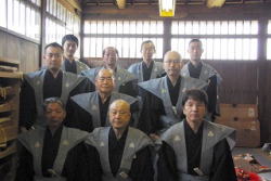 �y���ɂċL�O�ʐ^