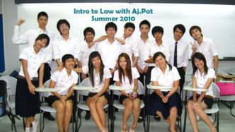 �ċx�݂Ɏ󂯂��@���̎��Ƃ̃N���X���C�g�B�ƁB�����O��̒��S�ɂ���Ȃ��`