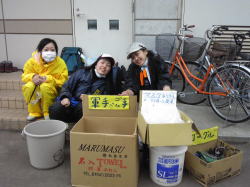 �݂��o���p�̌R��A�S����܁A�}�X�N�̃R�[�i�[��������B����͌��㏗���B�̃p���[����������F�������Ă������