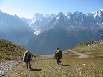 �e�C�N�I�t�͊C���Q�R�T�O���̎��R�̃K����̎ΖʁB���ʂɕX�͂�Ղ�