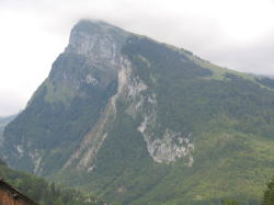 �T���A�̂P�Q�O�O���̑�ݕ�