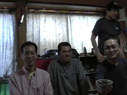 �P�V�����A���삳������̃C�N�����𒸂�