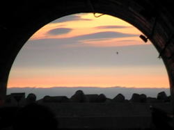 �E�g���`�̃g���l���̗[�Ă�