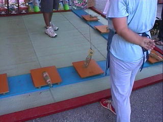 �R�[���̕r�𗧂Ă�Όi�i���炦��