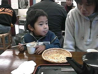 �ڂ��A��l�O���ꂢ�ɐH�ׂ���