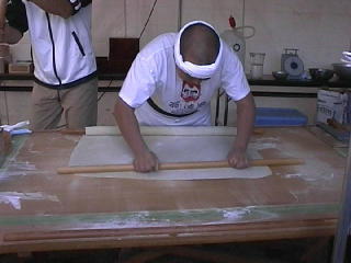 �����`�ɐL�тčs����