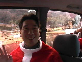 �ԂɉB��Ă����ׂȂ������T���^�̉F�삳��