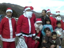 �T���^�̏W���ʐ^