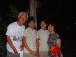 �z�e���̃X�p�̏��̎q