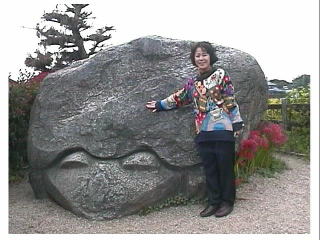 �T�΁B�̒n�̋��E�ɒu�����炵���B